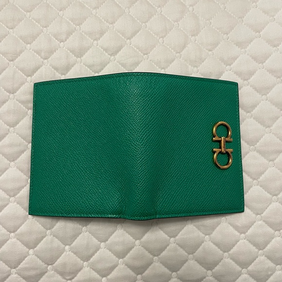 Ferragamo women’s Bi-Fold Gancini wallet - Picture 3 of 5